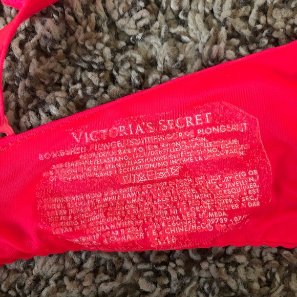 Victoria Secret Bombshell Bra’s 💞 - Picture 4 of 5